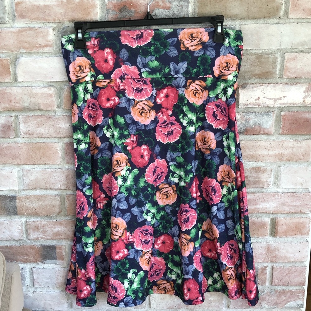 LuLaRoe XL Azure Skirt-Black Background